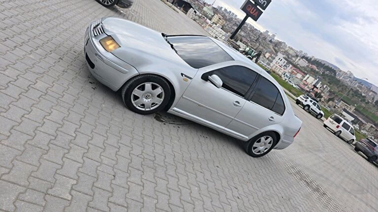 VOLKSWAGEN BORA