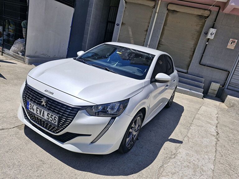PEUGEOT 208