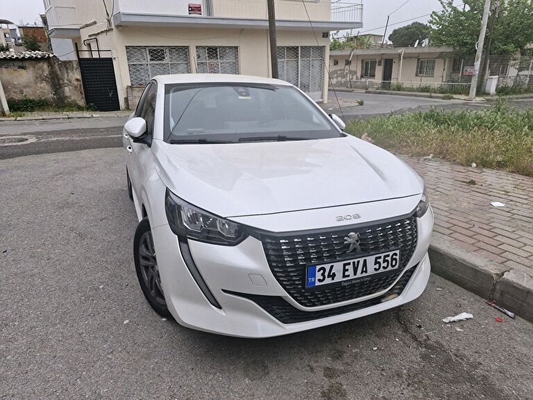 PEUGEOT 208