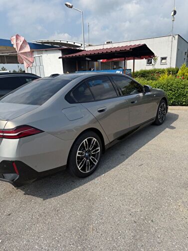 BMW I5