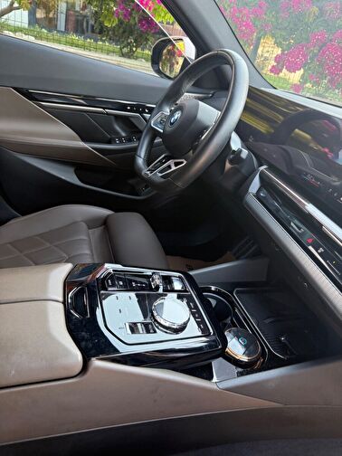 BMW I5