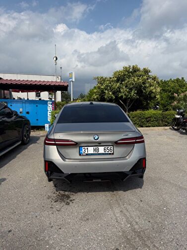 BMW I5