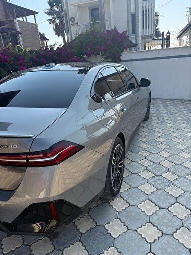 BMW I5