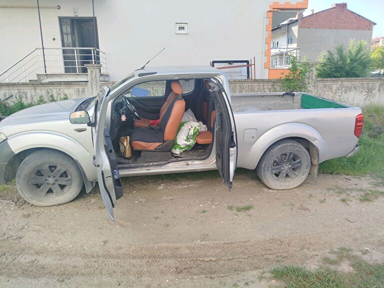 NISSAN NAVARA