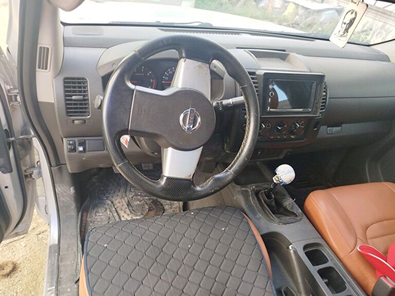 NISSAN NAVARA