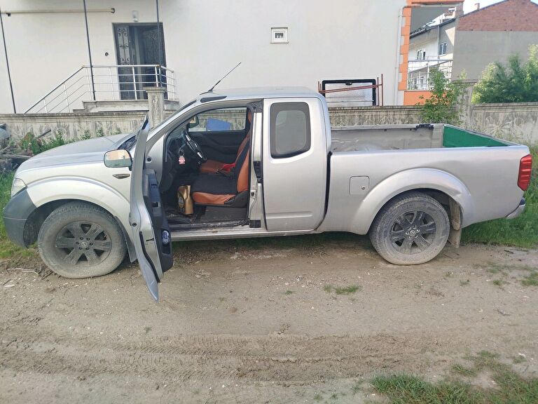 NISSAN NAVARA