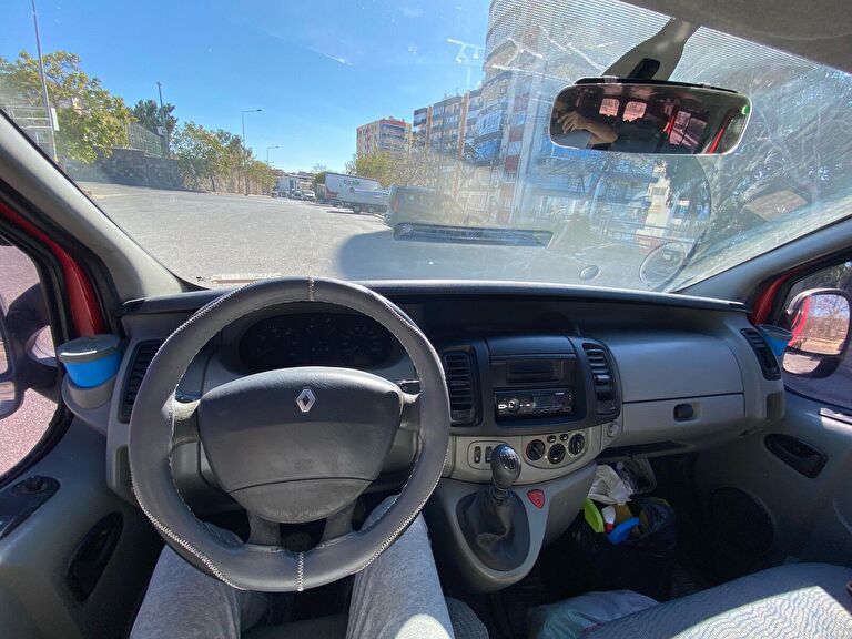 RENAULT TRAFIC