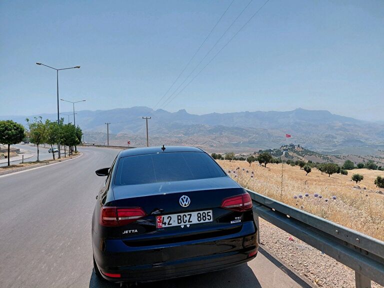 VOLKSWAGEN JETTA