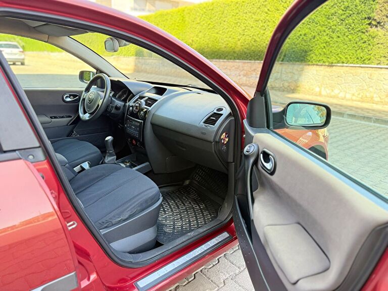 RENAULT MEGANE