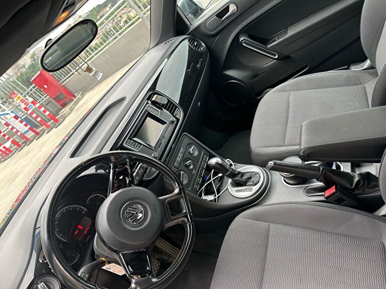 VOLKSWAGEN BEETLE