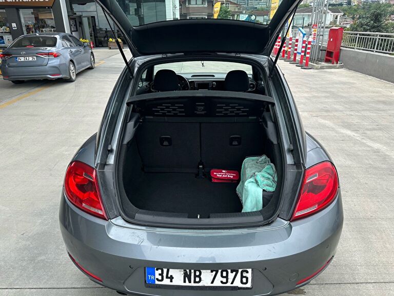 VOLKSWAGEN BEETLE