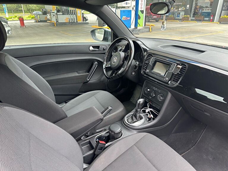 VOLKSWAGEN BEETLE
