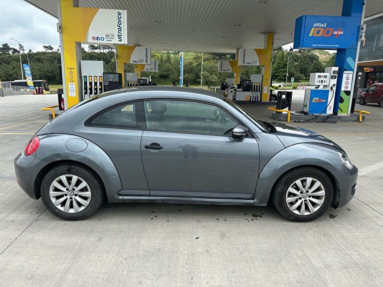 VOLKSWAGEN BEETLE