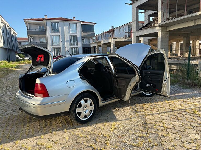 VOLKSWAGEN BORA