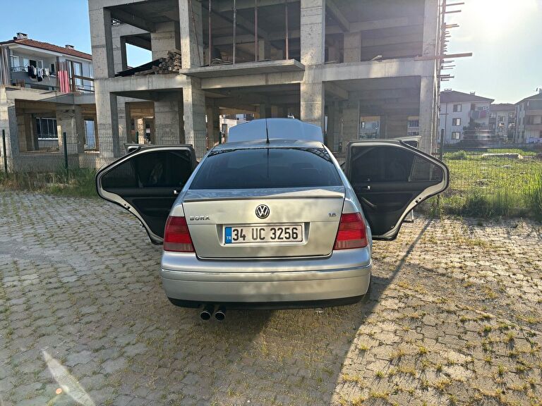 VOLKSWAGEN BORA