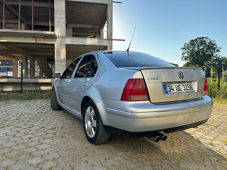VOLKSWAGEN BORA
