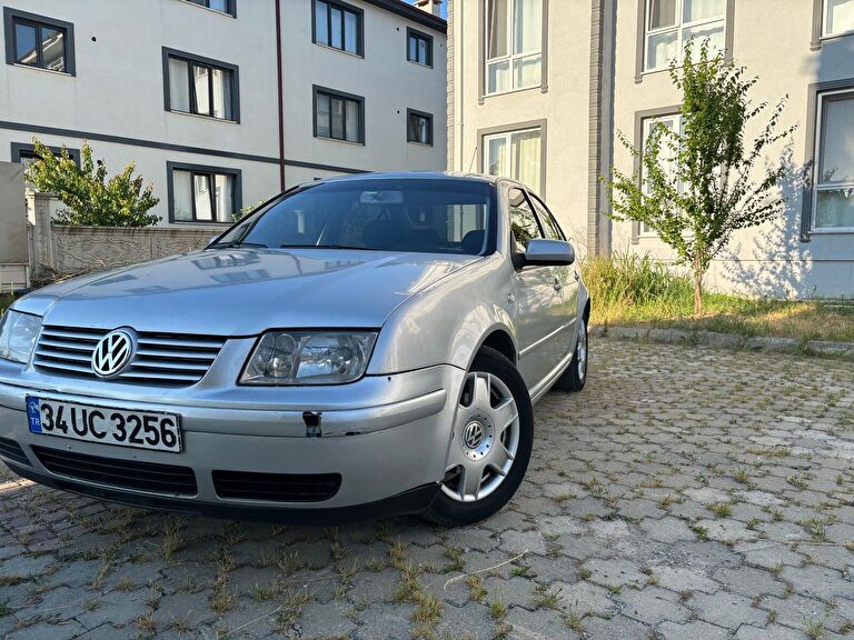 VOLKSWAGEN BORA