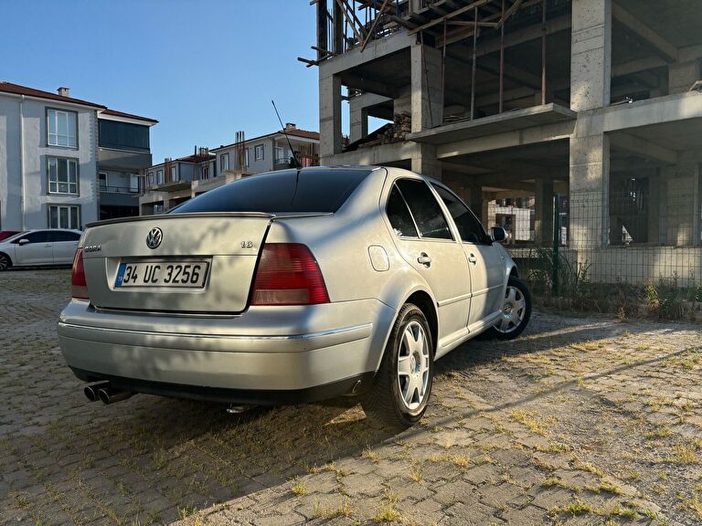 VOLKSWAGEN BORA