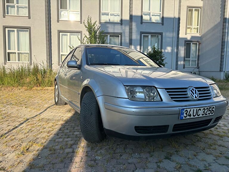 VOLKSWAGEN BORA