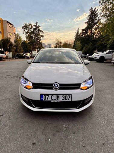 VOLKSWAGEN POLO