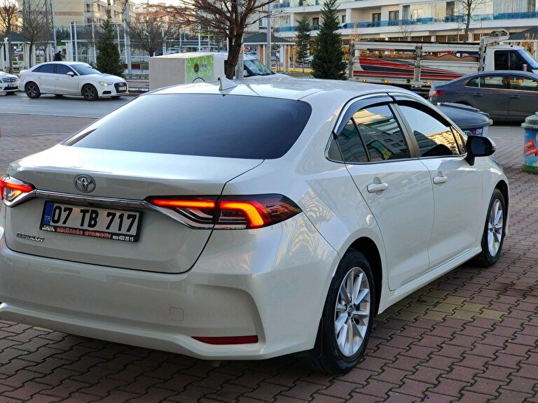 TOYOTA COROLLA