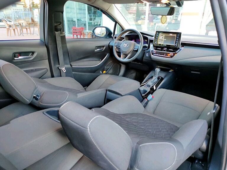 TOYOTA COROLLA