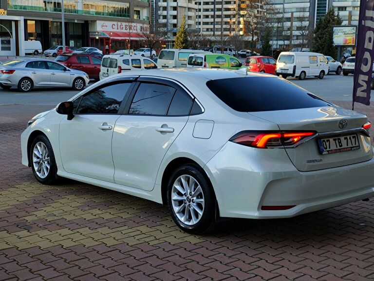 TOYOTA COROLLA