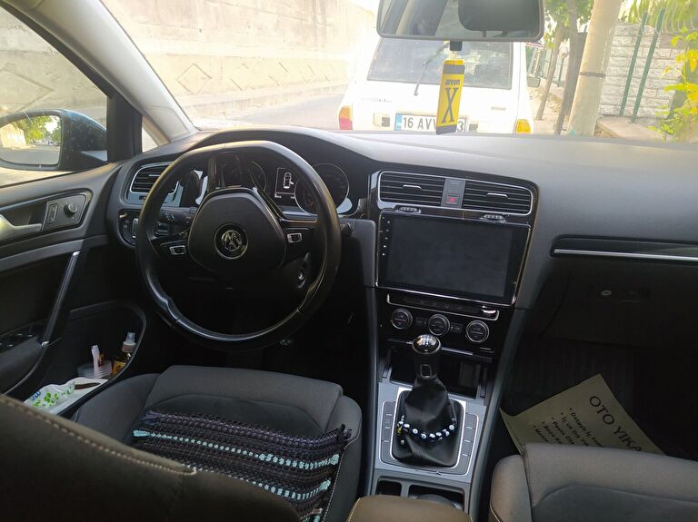 VOLKSWAGEN GOLF