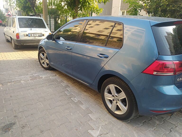 VOLKSWAGEN GOLF