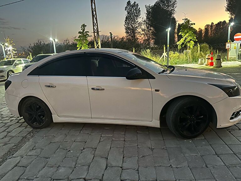 CHEVROLET CRUZE