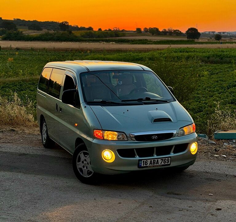 HYUNDAI STAREX