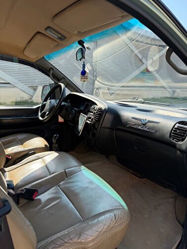 HYUNDAI STAREX