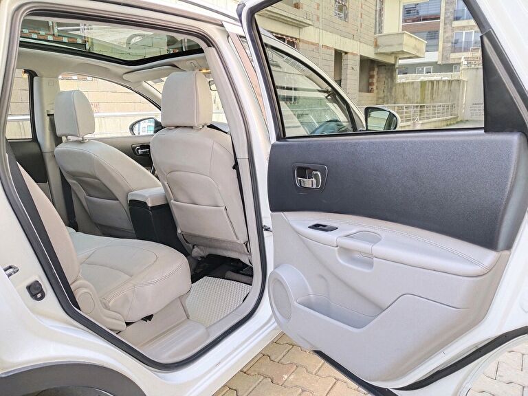 NISSAN QASHQAI+2