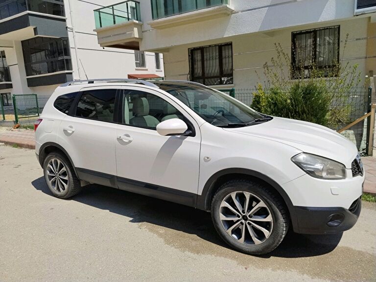 NISSAN QASHQAI+2