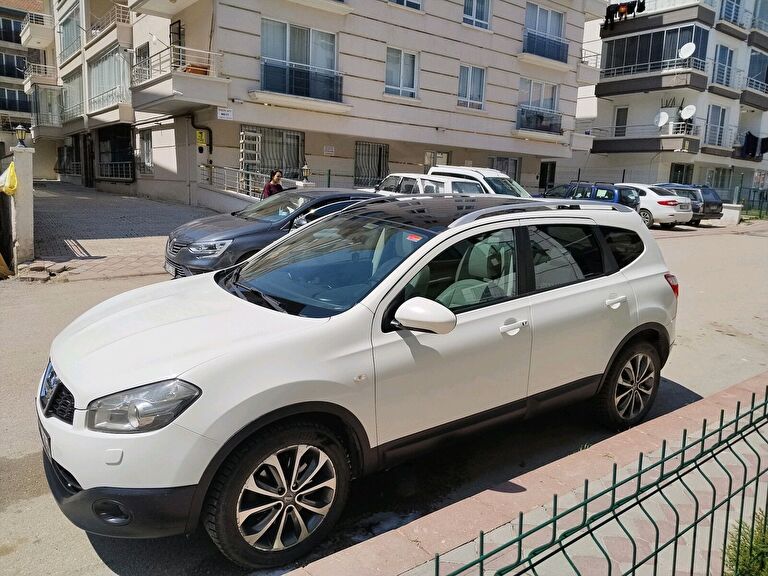 NISSAN QASHQAI+2