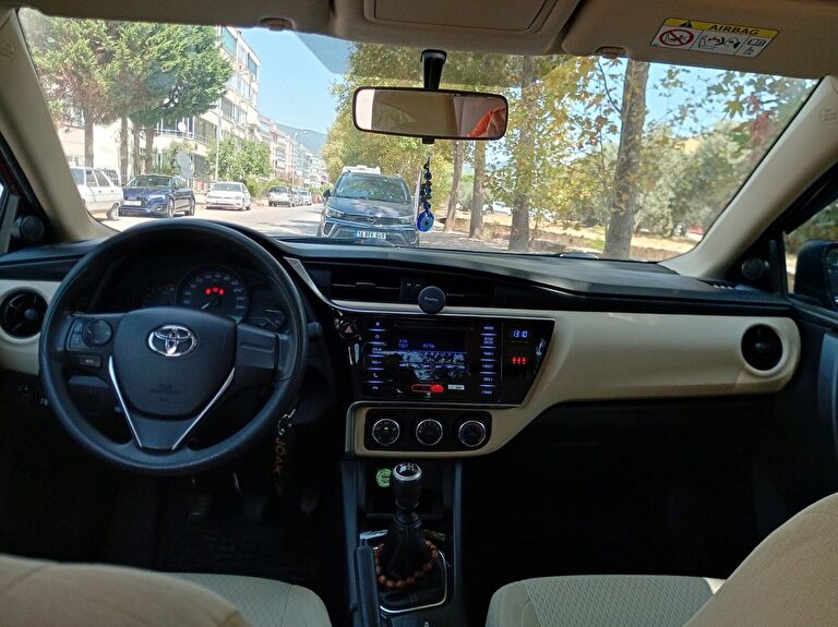 TOYOTA COROLLA