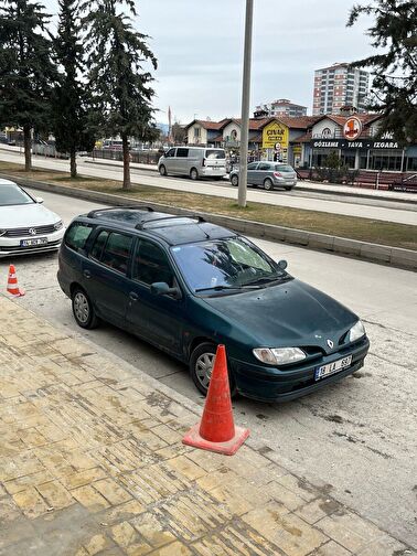 RENAULT MEGANE