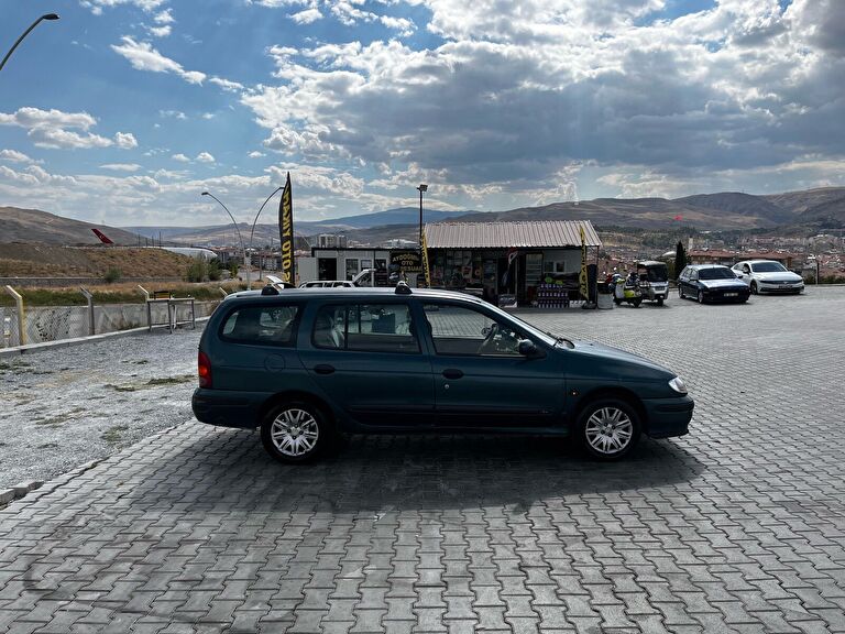 RENAULT MEGANE