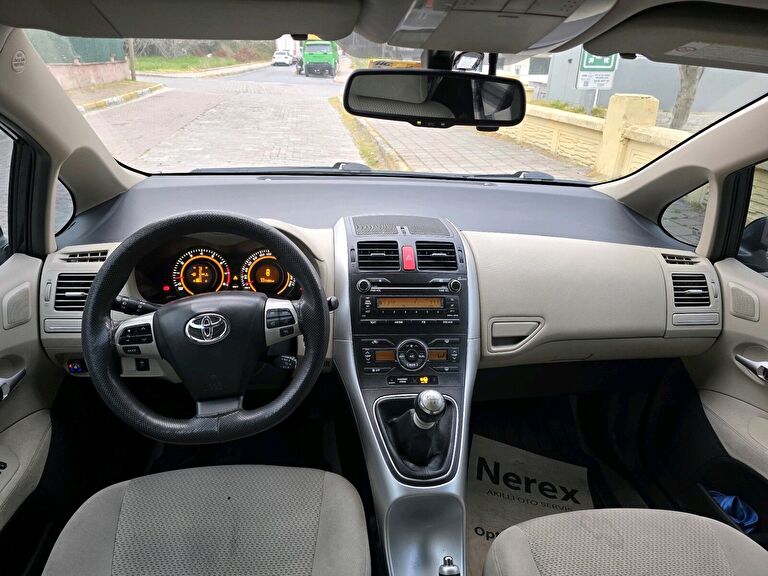 TOYOTA AURIS