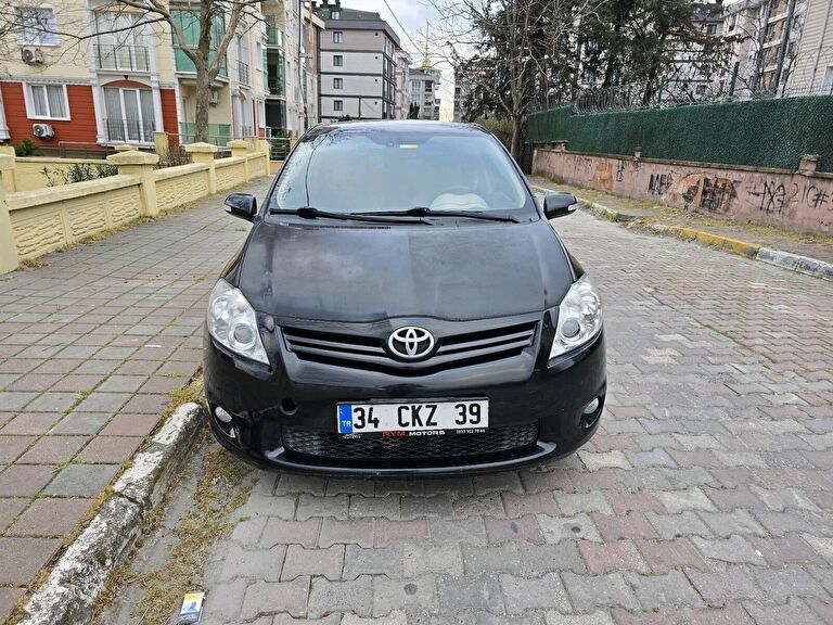 TOYOTA AURIS