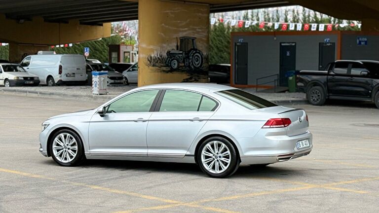 VOLKSWAGEN PASSAT