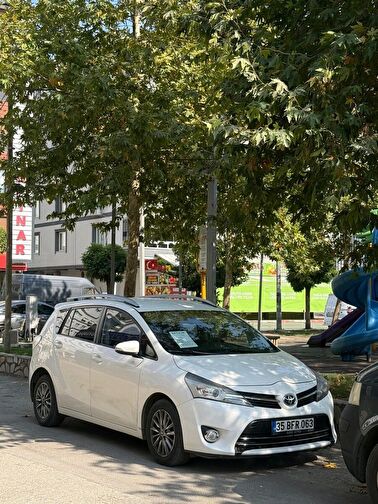 TOYOTA VERSO