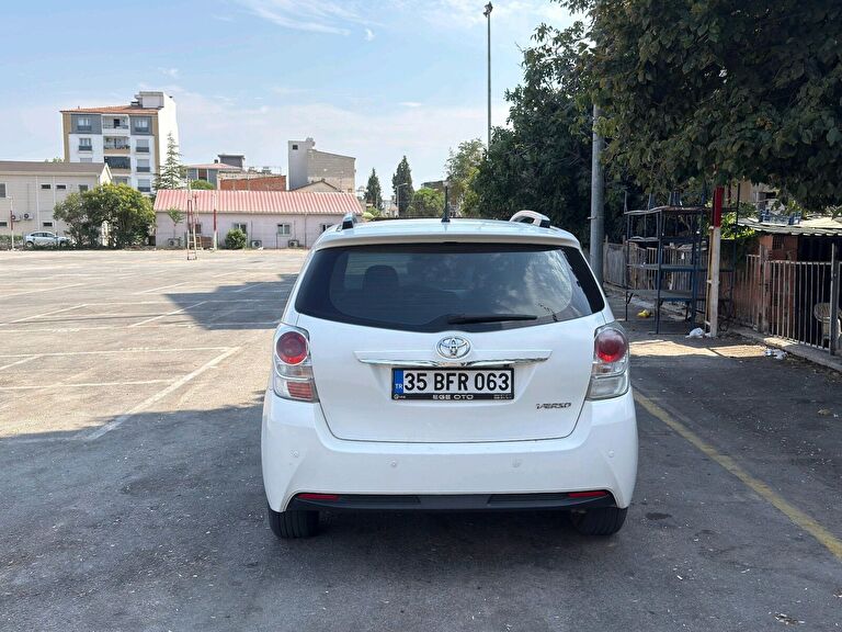 TOYOTA VERSO