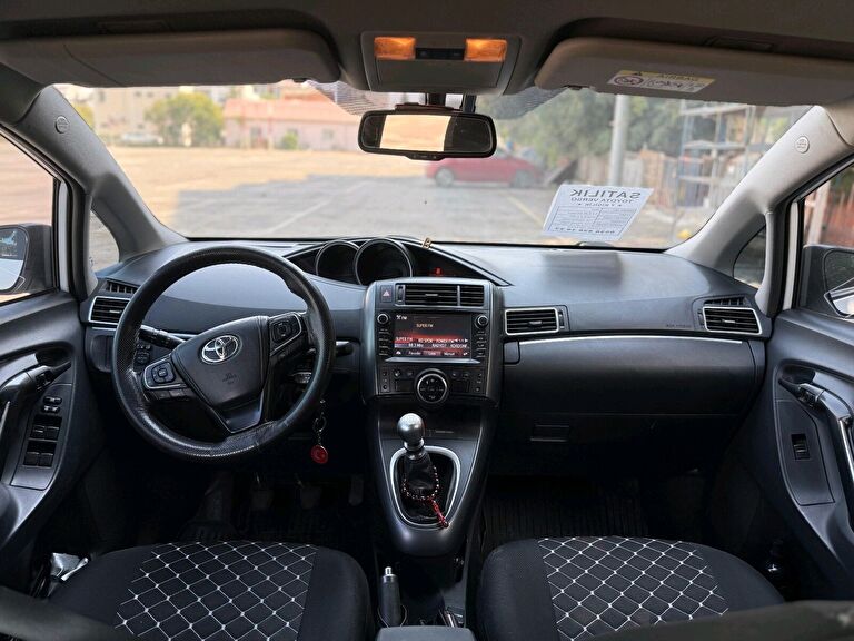 TOYOTA VERSO