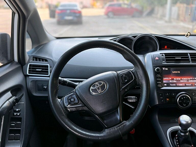 TOYOTA VERSO