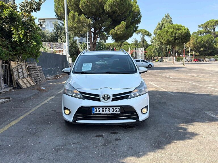 TOYOTA VERSO