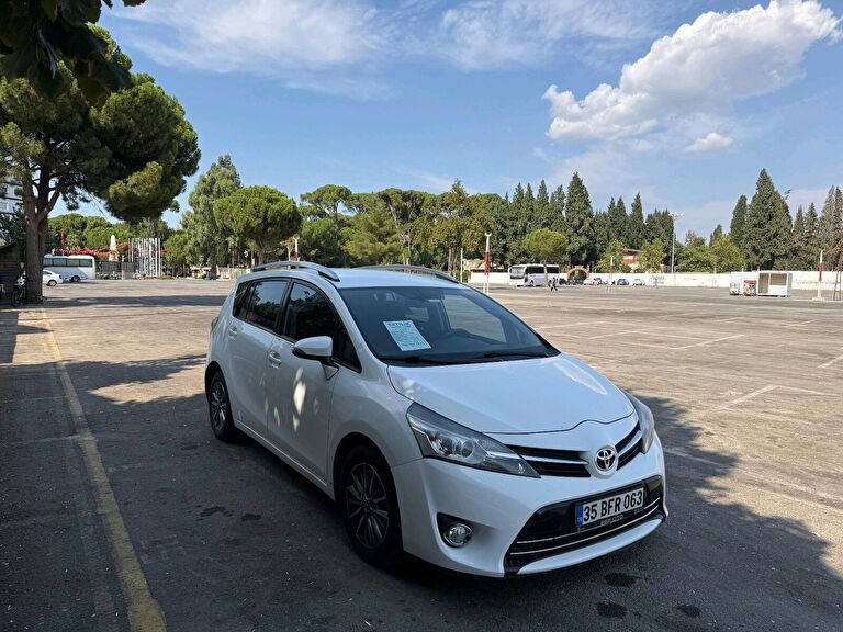 TOYOTA VERSO