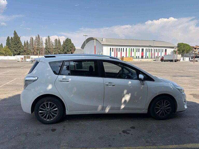 TOYOTA VERSO