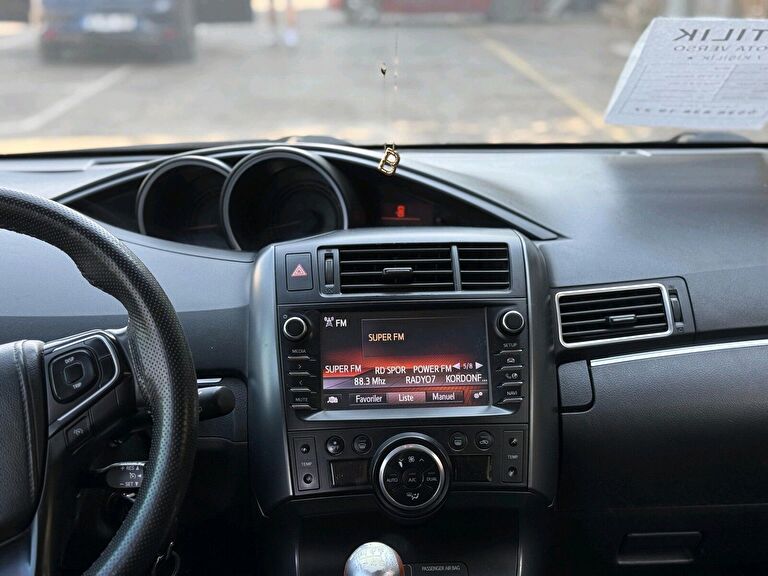 TOYOTA VERSO