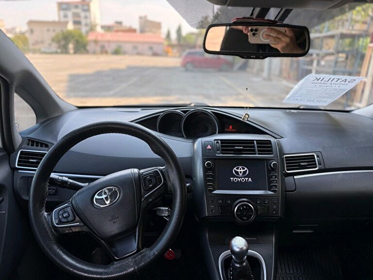 TOYOTA VERSO